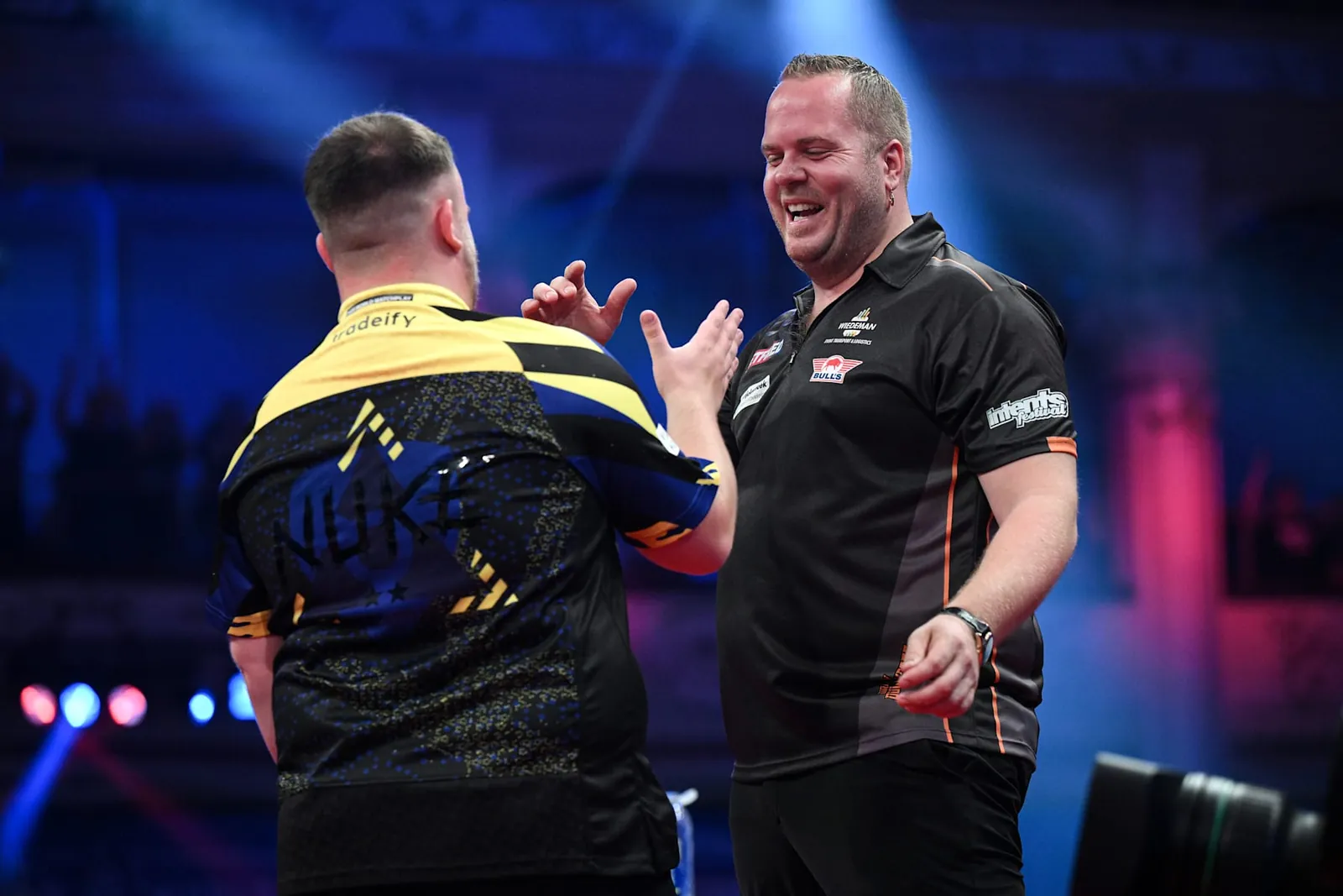 Dirk van Duijvenbode (r.) nahm es am Ende locker, so chancenlos war er