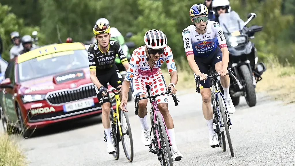Ecuadorian-Richard-Carapaz-of-EF-Education-EasyPost-pictured-in-action-during-stage-20-of-the-2026-Tour-de-France-cycling-race-a-stage-of-171km-Le-Bourg-d-Oisans-to-Alpe-d-Huez-on-Saturday-25-July-2026-The-113th-edition-of-the-Tour-de-France-starts-on-Saturday-4-July-in-Barcelona-Spain-and-will-finish-in-Paris-France-on-the-26th-of-July